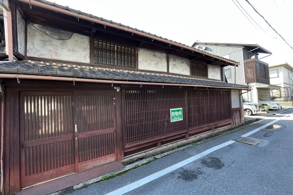 彦根城下町に佇む歴史的な価値のある大きな町家【中古戸建】